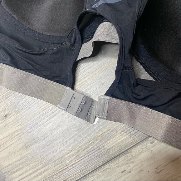 NEW 34C Black Sports Bra NWT - Picture 3 of 5